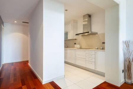 Wonderful 2-bd With Balcony Plaza Cataluna Apartament *